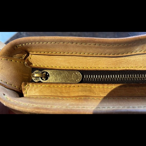 AUTHENTIC Louis Vuitton Hudson GM - Picture 7 of 13